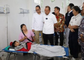 Wali Kota Tanjungbalai Mahyaruddin Salim didampingi Wakil Wali Kota Muhammad Fadly Abdina saat hadiri Bakti Sosial Kesehatan Yayasan Tzu Chi Ke-148