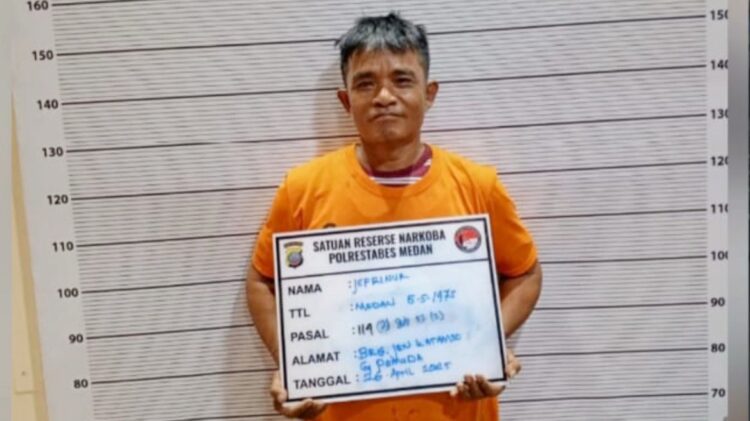 Pengedar sabu yang ditangkap petugas Satuan Reserse Narkoba Polrestabes Medan. (Foto Ist)