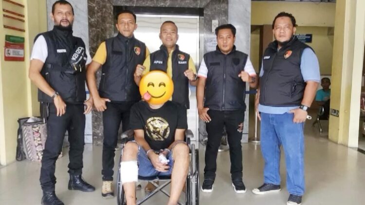 Pelaku Curas, M.I alias Gobal diapit Kanit Reskrim Polseķ Padang Hilir bersama Tim
