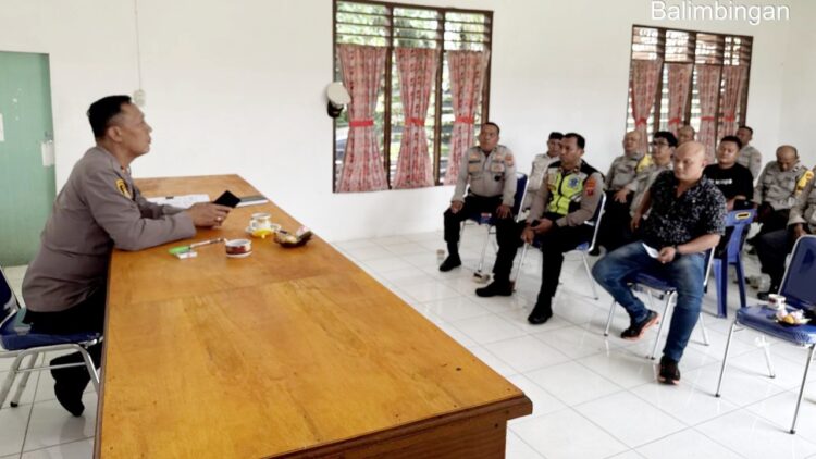 Kapolsek Tanah Jawa Kompol Asmon Bufitra, S.H., M.H pimpin kegiatan Analisa Evaluasi (Anev) Kinerja Personel