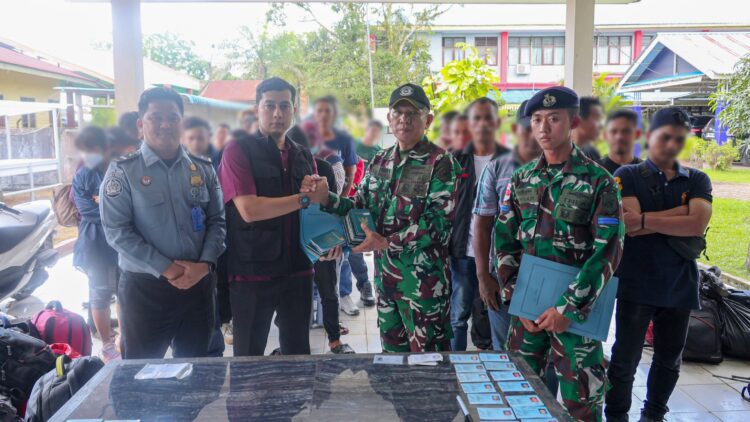 Sinergitas Lanal TBA dan Kanim TBA Amankan 39 PMI Non Prosedural dari Dua Kapal