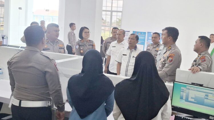 Kasat Lantas IPTU Devi Siringo-ringo dampingi Tim Supervisi Asistensi Pembina Samsat Provsu kunjungi Kantor Samsat UPT Simalungun