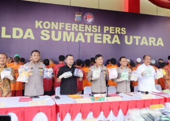Wali Kota Tanjungbalai Mahyaruddin Salim bersama Bupati Asahan Taufik Zainal Abidin Siregar hadiri Konferensi Pers pengungkapan kasus Tindak Pidana Narkotika