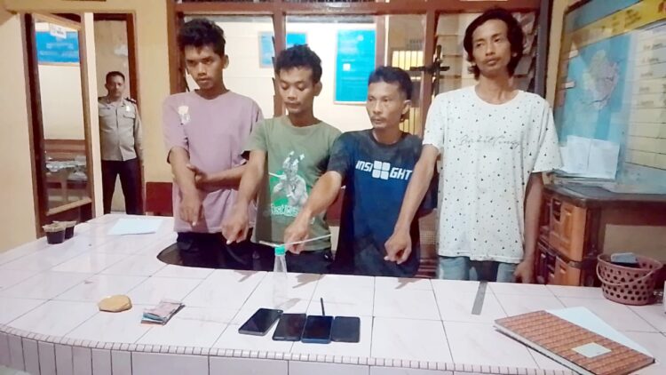 Keempat pelaku narkoba dan barang bukti diserahkan ke Mako Polsek Bangun