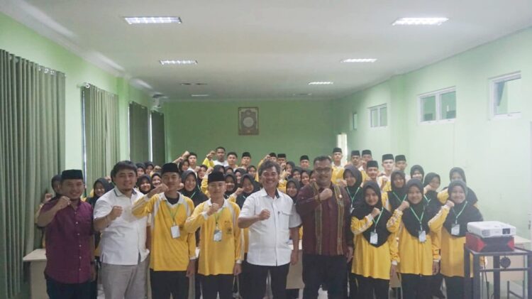 Polres Simalungun Berikan Materi Wawasan Kebangsaan dalam LDK OSIM MAN Simalungun 2025