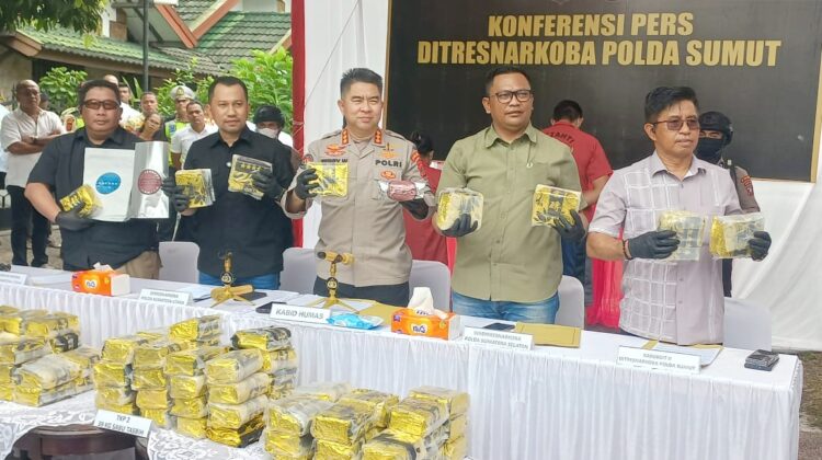 Direktorat Reserse Narkoba Polda Sumut berhasil gagalkan peredaran 100 kg sabu
(Foto Romulo)