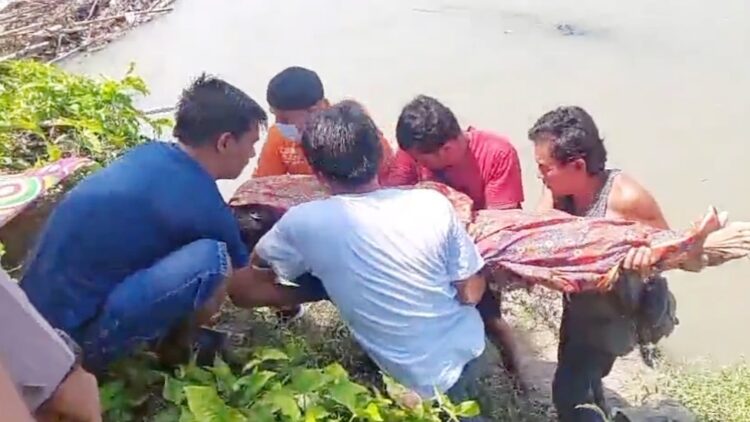 Jenajah korban Nur br. Sinaga saat di evakuasi