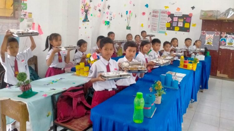 Program Makan Bergizi Gratis kepada Siswa Mulai Disalurkan di Kota Pematangsiantar.