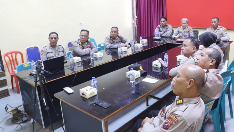 Kapolres Simalungun AKBP Marganda Aritonang, S.H. S.I.K. M.M mengikuti Rapat Implementasi Pelaksanaan Pelayanan Polisi 110 secara daring
