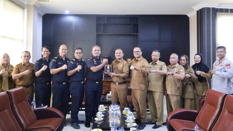 Wali Kota Tanjungbalai, Mahyaruddin Salim didampingi Wakil Wali Kota Muhammad Fadly Abdina menerima audiensi KPP Bea dan Cukai Tipe Madya Pabean C Teluk Nibung.