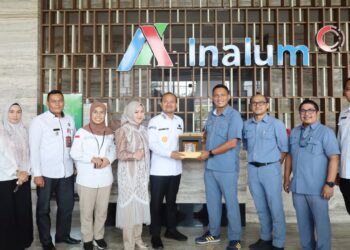 Wali Kota Tanjungbalai, Mahyaruddin Salim didampingi Ketua TP-PKK Ny Mashandayani Mahyaruddin melakukan kunjungan silaturahmi ke kantor utama PT INALUM