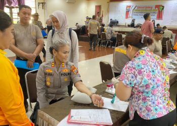 Kapolres Pematangsianțar AKBP Sah Udur T.M Sitinjak S.H, S.I.K. M.H ikuti pemeriksaan kesehatan