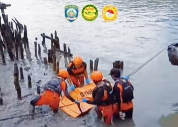 Tim SAR lakukan evakuasi remaja yang hanyut di Sungai Deli. (Foto Ist)