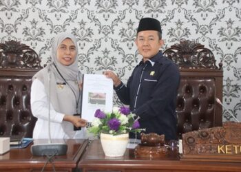 Sekretaris Daerah, (Sekda) Tanjungbalai, Nurmalini Marpaung mewakili Wali Kota menghadiri rapat paripurna DPRD Kota Tanjungbalai dalam agenda Penyampaian Surat Keputusan (SK) DPRD atas Rekomendasi Laporan Keterangan Pertanggung Jawaban (LKPJ) Wali Kota Tanjungbalai Tahun Anggaran 2024