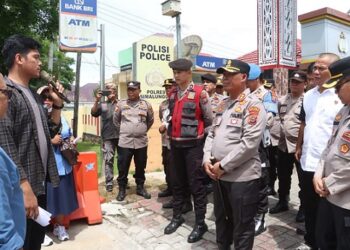 Kapolres Simalungun, AKBP Marganda Aritonang, S.H., S.I.K., M.M saat menerima massa aksi unjuk rasa Sumut Watch dan PDAM Tirta Lihou
