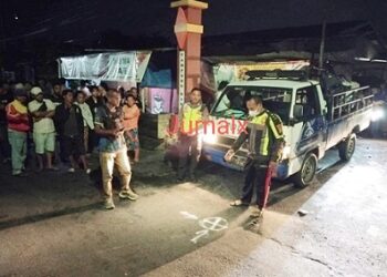IPDA Syah Edi Suranta Purba SH Kanit Gakkum Sat Lantas bersama personil piket saat melakukan olah TKP tabrakan 
