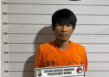Salah satu pengedar sabu yang ditangkap pihak kepolisian. (Foto Ist)
