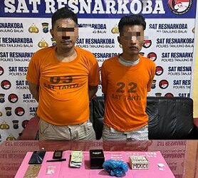 Kedua pengedar sabu, RRP alias Roy dan R alias Ari beserta barang bukti