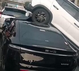 Kecelakaan beruntun 10 unit kenderaan di Jalan HM Yamin, Medan. (Foto Ist)
