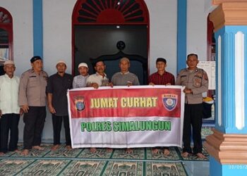 Sat Binmas Polres Simalungun menggelar program Jumat Curhat di Masjid Ilham Sigundaba