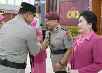 Kapolda Sumut, Irjen Pol Whisnu Hermawan Februanto, secara resmi melantik jabatan Direktur Reskrimum dari Brigjen Pol Sumaryono kepada Kombes Pol Kombes Pol Ricko Taruna Mauruh, SE, MM. (Foto Ist)