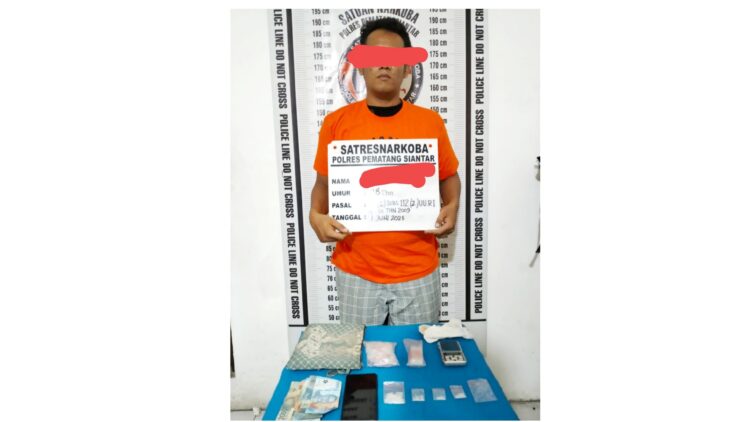 Tersangka NFN alias Nofal beserta barang bukti