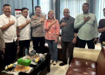 Kabid Humas Polda Sumut, Kombes Pol Ferry Walintukan, bersilaturahmi dengan Pengurus SMSI Sumut