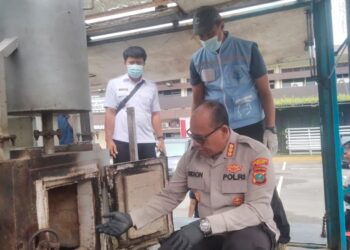 Kapolrestabes Medan Kombes Pol Gidion Arif Setyawan musnahkan sabu, ganja dan happy water dengan cara dibakar menggunakan mobil incenerator. (Foto Ist)