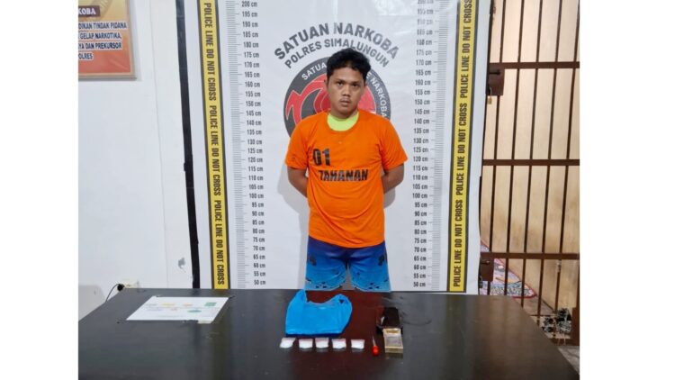 Tersangka Ando Saragih dan barang bukti sudah diamankan di Sat Resnarkoba Polres Simalungun
