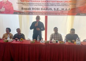 Anggota DPRD Kota Medan, Robi Barus
saat menggelar Sosialisasi Perda Kota Medan No.10 Tahun 2021 tentang Ketentraman dan Ketertiban Umum (Trantibum). (Foto Ist)