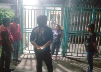 Personil Sat Resnarkoba dan Polseķ Sianțar Utara penyelidikan di Jalan Damar Laut