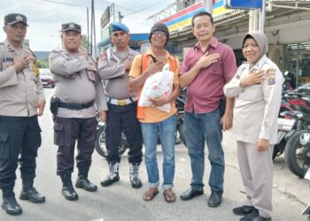 Kanit Intelkam IPDA WF. Munthe, PS. Kanit Binmas AIPTU Panogaran Manurung, Kasium PENATA Dahniar Harahap, Bhabinkamtibmas Kelurahan Martimbang AIPTU Jerry Adrian dan PS. Kanit Propam BRIPKA FAI J. Silalahi SH kepada Bapak Ismail Tarigan