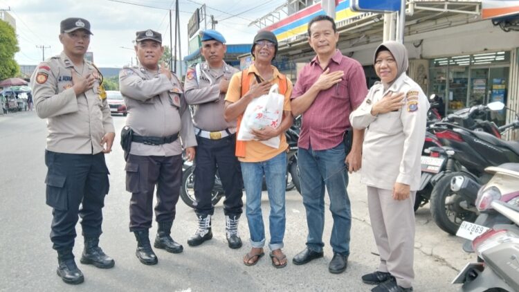 Kanit Intelkam IPDA WF. Munthe, PS. Kanit Binmas AIPTU Panogaran Manurung, Kasium PENATA Dahniar Harahap, Bhabinkamtibmas Kelurahan Martimbang AIPTU Jerry Adrian dan PS. Kanit Propam BRIPKA FAI J. Silalahi SH kepada Bapak Ismail Tarigan
