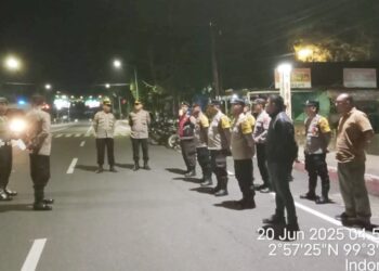 KBO Sat Binmas IPTU Mianto bersama Kanit Samapta Polsek Siantar Barat IPDA Irwan Saragih SH pimpin apel Penyambutan Kepulangan Jamaah Haji Kota Pematangsiantar 2025