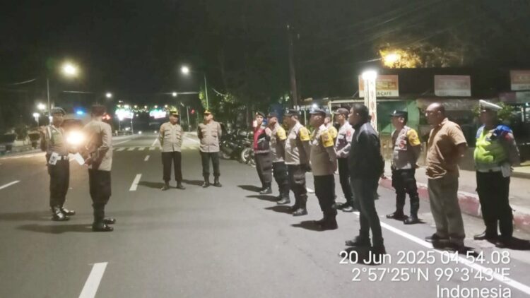 KBO Sat Binmas IPTU Mianto bersama Kanit Samapta Polsek Siantar Barat IPDA Irwan Saragih SH pimpin apel Penyambutan Kepulangan Jamaah Haji Kota Pematangsiantar 2025