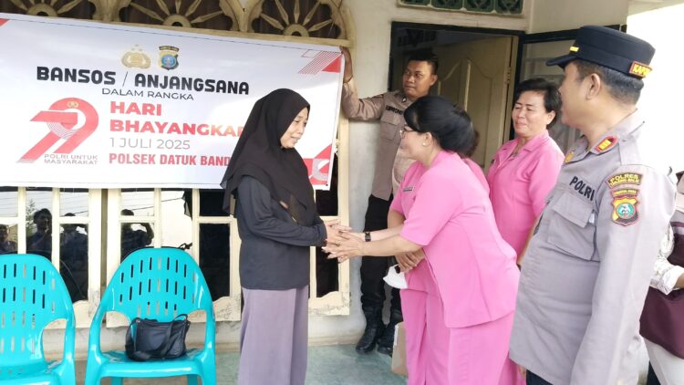 Polres Tanjungbalai dan Bhayangkari Salurkan Bansos ke Warakawuri dan Purnawirawan