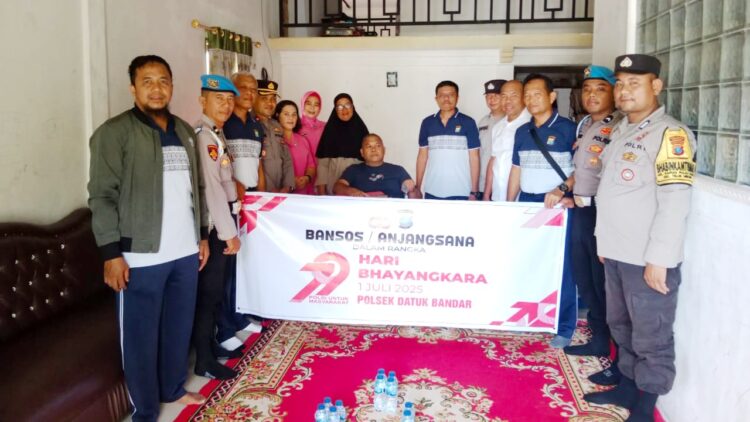 Polres Tanjung Balai Anjangsana ke rumah Personil Sakit Menahun Sambut HUT Bhayangkara ke 79