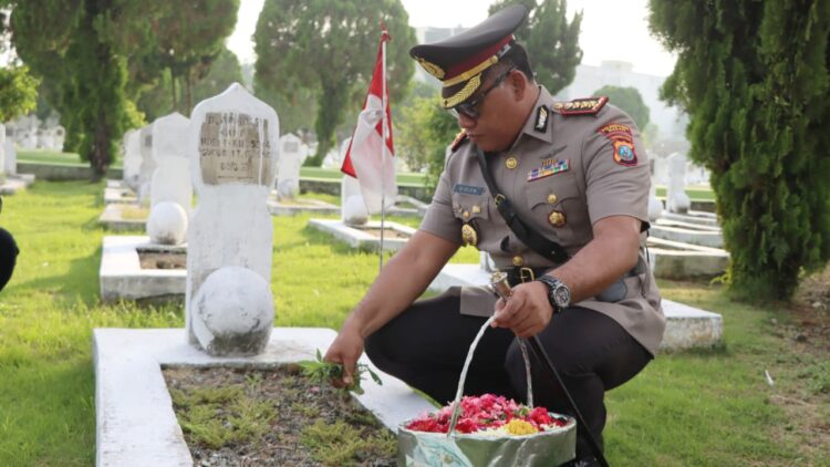 Kapolrestabes Medan, Kombes Gidion Arif Setyawan ziarah ke TMP Bukit Barisan