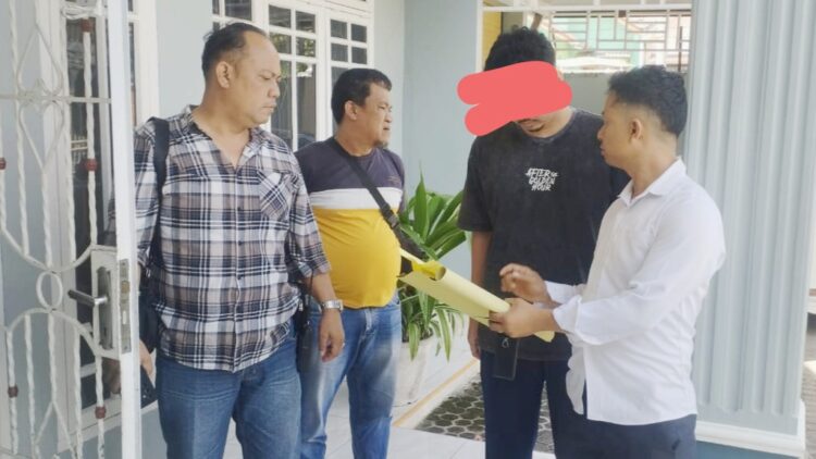 Terduga pelaku ADN saat ditangkap Kanit Jatanras IPDA Ricardo Rajagukguk S.Sos dan Tim Opsnal