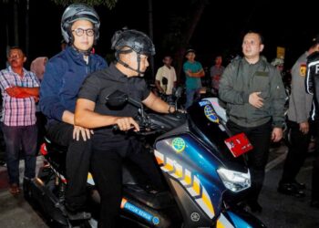 Wali Kota Medan Rico Tri Putra Bayu Waas melakukan patroli malam bersama Polrestabes Medan. (Foto Ist)