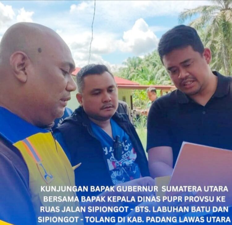 Gubernur Sumut, Muhammad Bobby Afif Nasution, Kadis PUPR Sumut Topan Ginting dan Pejabat Pembuat Komitmen (PPK), Rasuli Efendi Siregar saat meninjau jalan Sipiogot. (Foto Ist)