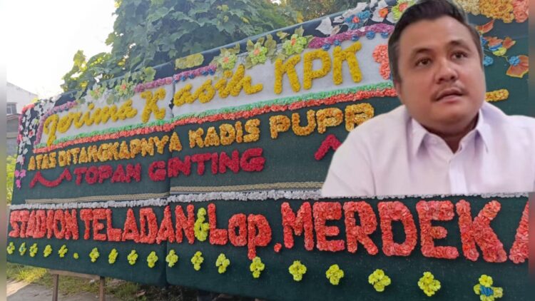 Papan bunga ucapan terima kasih kepada KPK pasca OTT Kepala Dinas PUPR Sumut, Topan Obaja Ginting atau Topan Ginting (TOP). (Foto Ist)