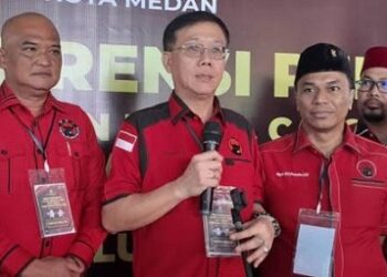 Ketua DPC PDIP Kota Medan Hasyim Wijaya SE bersama sejumlah kader sekaligus pengurus partai. (Foto Ist)