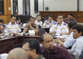 Kadishub Sumut Dr. Agustinus pimpin rapat perusahaan Aplikasi dan Driver Ojol