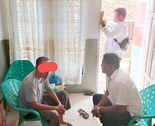 Kanit PPA IPDA Darwin P. Siregar SH bersama Tim menangkap pelaku AHS dirumahnya