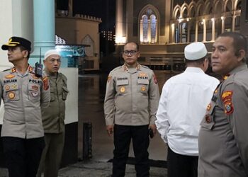 Kapolrestabes Medan Kombes Pol. Gidion Arif Setyawan berada di Masjid Raya Al-Mashun Medan. (Foto Ist)