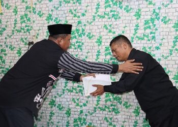 Kapolres Tanjungbalai, AKBP Yon Edi Winara, S.H., S.I.K., M.H bersama jajaran personel dan Bhayangkari Cabang Tanjung Balai datang melayat ke rumah duka untuk menyampaikan belasungkawa