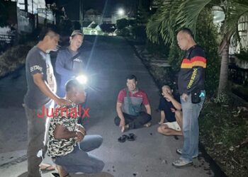 Pelaku ADS alias Rinal saat ditangkap Kanit Jatanras IPDA Ricardo Rajagukguk S.Sos bersama tim