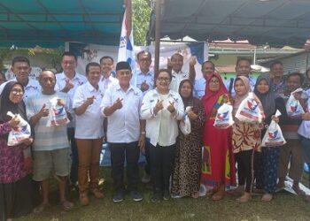 Jajaran pengurus DPW Partai Perindo Sumut bersama DPD Perindo Medan penyembelihan hewan kurban sebagai bagian dari program nasional Partai Perindo “ Idul Adha Fest 2025 - 1.000.000 Kantong Kebahagiaan yang disalurkan langsung kepada masyarakat. (Foto Romulo)