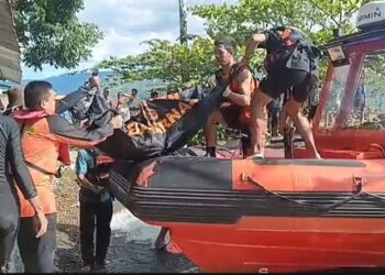 Jasad Amran Malau saat dievakuasi TIm Pos SAR Gabungan